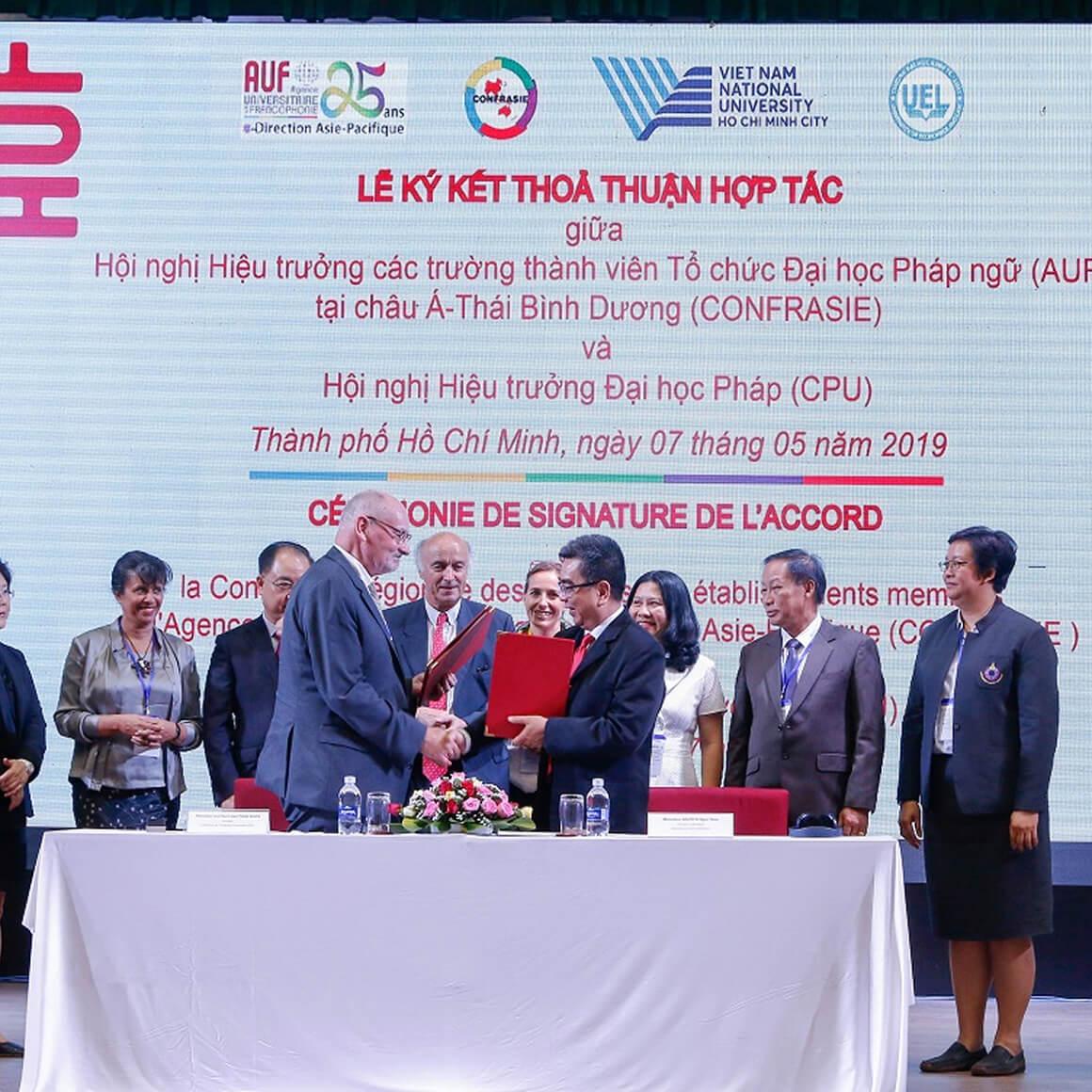 Đối tác đồng hành