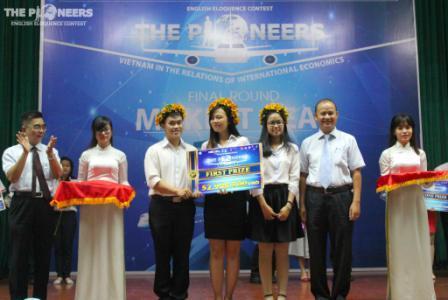 Vòng chung kết "Make it Real" cuộc thi hùng biện tiếng Anh Pieers.