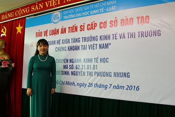 Nghiên cứu sinh Nguyễn Thị Phương Nhung bảo vệ thành công Luận án tiến sĩ kinh tế cấp cơ sở đào tạo