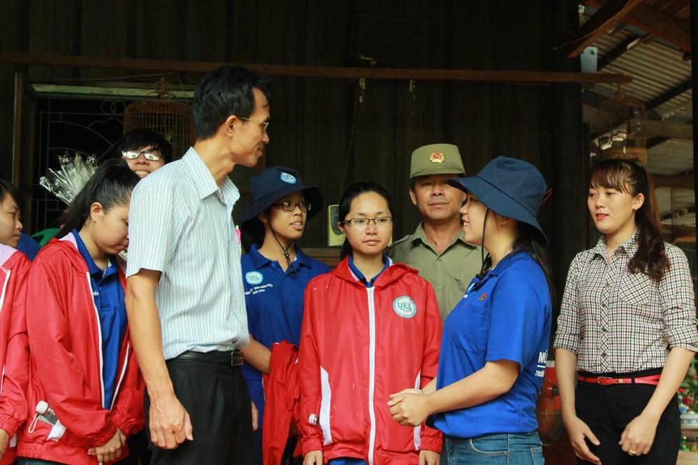 Lãnh đạo nhà trường thăm sinh viên Mùa hè xanh tại TP.HCM