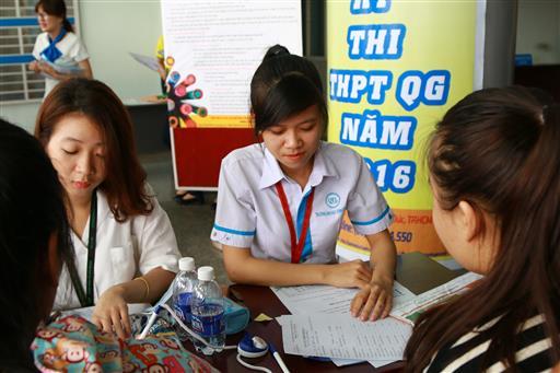 UEL tổ chức nhập học cho Tân sinh viên khóa 16