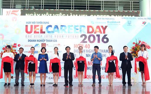 Sôi động Ngày hội tuyển dụng UEL Career Day 2016