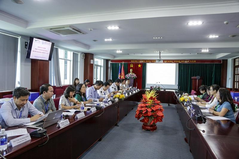 Đoàn chuyên gia đánh giá ngoài khảo sát sơ bộ tại Trường Đại học Kinh tế - Luật