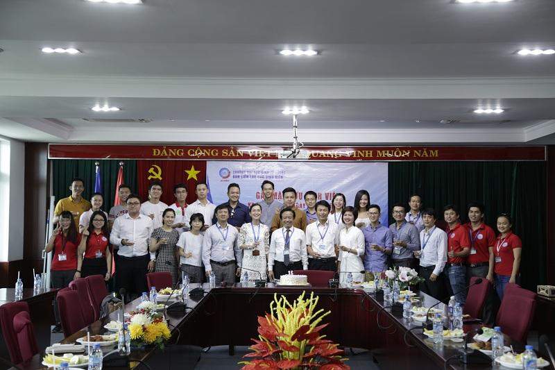 Gặp mặt cựu sinh viên nhân kỷ niệm 16 năm Ngày truyền thống trường Đại học Kinh tế - Luật