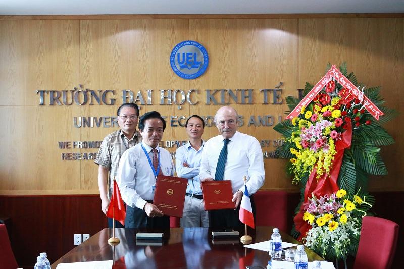Trường Đại học Kinh tế - Luật và trường Đại học thương mại La Rochelle ký kết thỏa thuận hợp tác chương trình trao đổi sinh viên