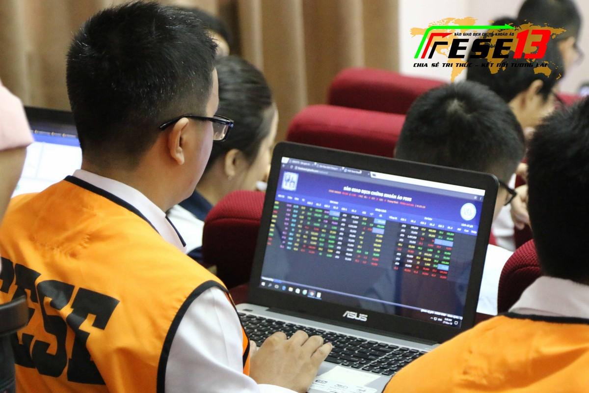 Sôi động Lễ bế mạc Sàn giao dịch Chứng khoán ảo FESE 13