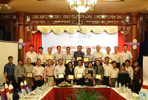 Kết thúc kỳ họp thứ chín Hội đồng Khoa học và Đào tạo Trường ĐH Kinh tế - Luật nhiệm kỳ II (2012 - 2016)