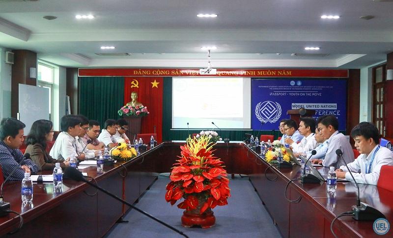 Ban Giám hiệu Trường Đại học Kinh tế - Luật tiếp và làm việc với Đoàn cán bộ Trường Đại học Công nghiệp thực phẩm TP.HCM
