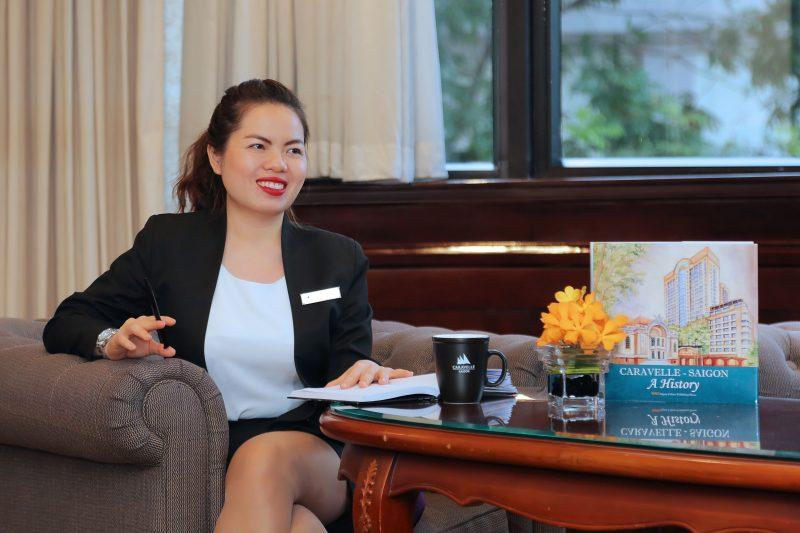 Cựu sinh viên Khóa 7 của Trường Đại học Kinh tế - Luật làm Quản lý Truyền thông & Tiếp thị tại khách sạn Caravelle Saigon