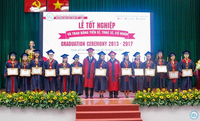Lễ tốt nghiệp và trao bằng tiến sĩ, thạc sĩ, cử nhân khóa 2013 - 2017