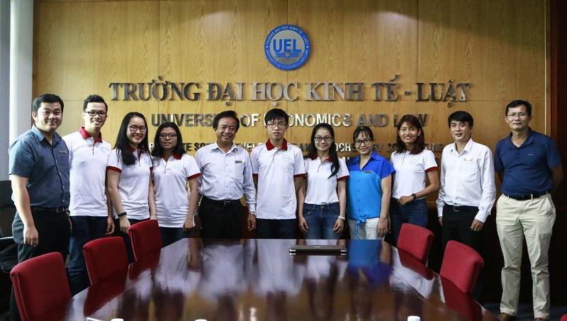 Nhà trường gặp gỡ nhóm sinh viên tham gia cuộc thi "Tòa giả định về Luật WTO năm 2017 - The Asian WTO Moot Court 2017"