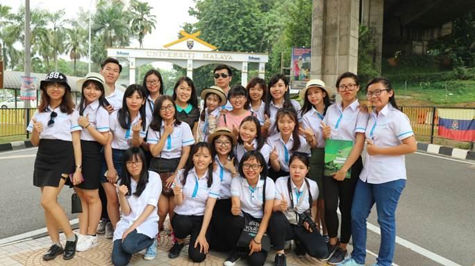 Sinh viên lớp Cử nhân tài năng Kinh tế học Khóa 14 kiến tập tại Malaysia