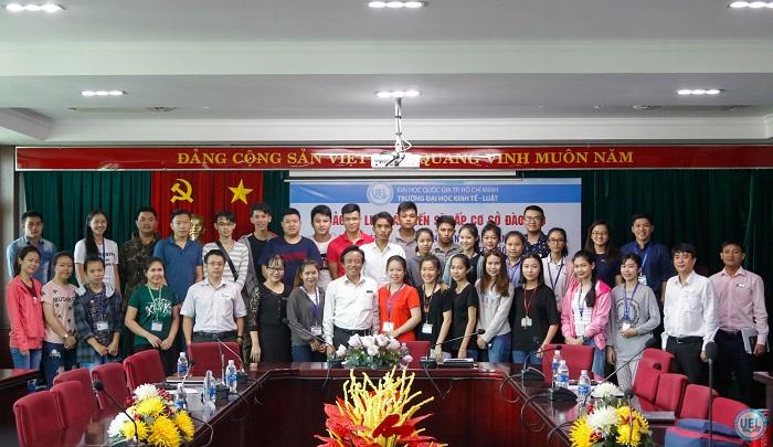 Ban Giám hiệu và các thầy cô gặp gỡ sinh viên Lào, Campuchia