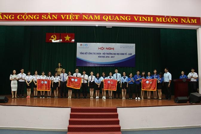 Khen thưởng các tập thể, cá nhân có thành tích xuất sắc trong công tác Đoàn - Hội 2016 - 2017