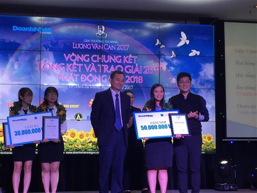 Sinh viên Trường ĐH Kinh tế - Luật đạt giải Nhì "Giải thưởng tài năng Lương Văn Can năm 2017"