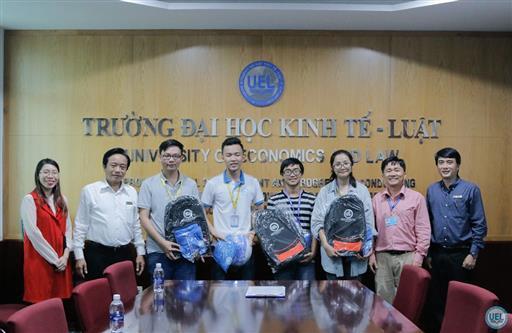 Nhà trường gặp gỡ nhóm sinh viên tham gia cuộc thi "Rube Goldberg Machine Contest"