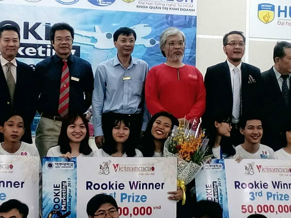 Đội sinh viên UEL đã xuất sắc giành chiến thắng "Cuộc thi Rookie - Marketing of the Year" 2017