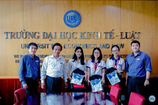 Nhà trường gặp gỡ nhóm sinh viên tham dự cuộc thi "ALSA International Moot Court Competition" tại Myanmar