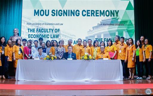 Trường Đại học Kinh tế - Luật ký kết hợp tác và giao lưu học thuật với Trường Đại học Warmadewa