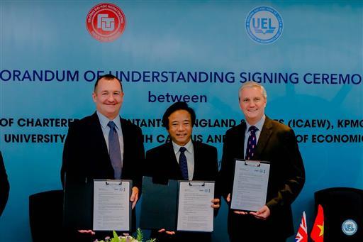 Trường Đại học Kinh tế - Luật ký kết hợp tác với KPMG và ICAEW