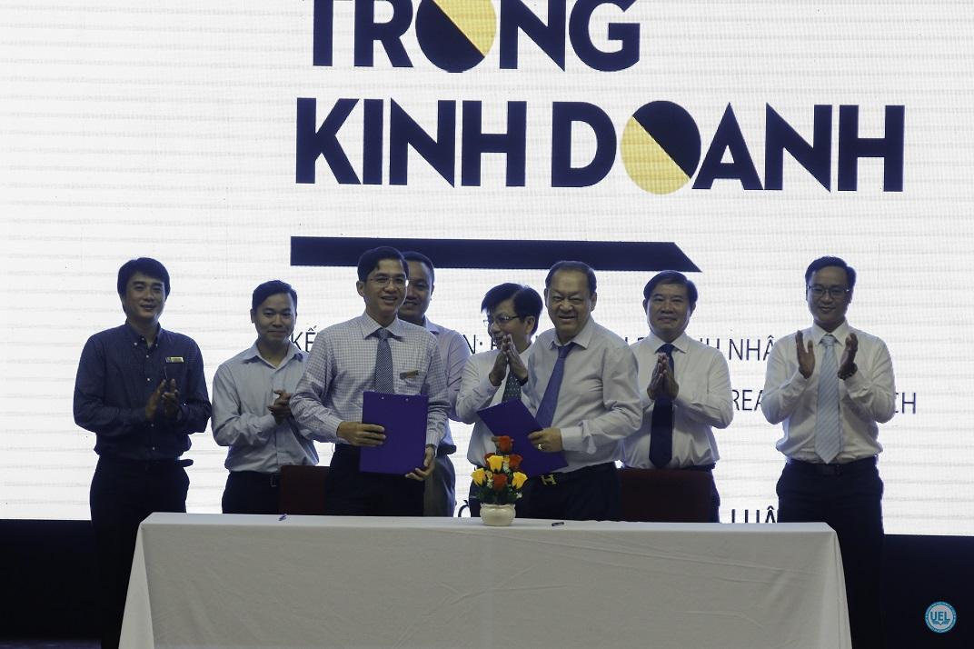 Trường Đại học Kinh tế - Luật ký kết với Học viện Khởi nghiệp Thành công và tổ chức Hội thảo "Chữ 'Thời' trong kinh doanh"