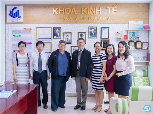 Đánh giá ngoài theo tiêu chuẩn AUN-QA chương trình Kinh tế và Quản lý công