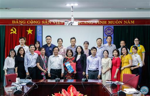 Gặp mặt, cảm ơn giảng viên Khoa Kế toán - Kiểm toán nghỉ hưu