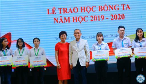 Lễ trao học bổng TA năm học 2019-2020 và học bổng "Đồng hành vượt khó" đợt 2 năm học 2018-2019