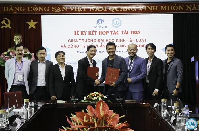 Lễ ký kết MOU hợp tác tài trợ giữa Công ty CP Haravan và UEL