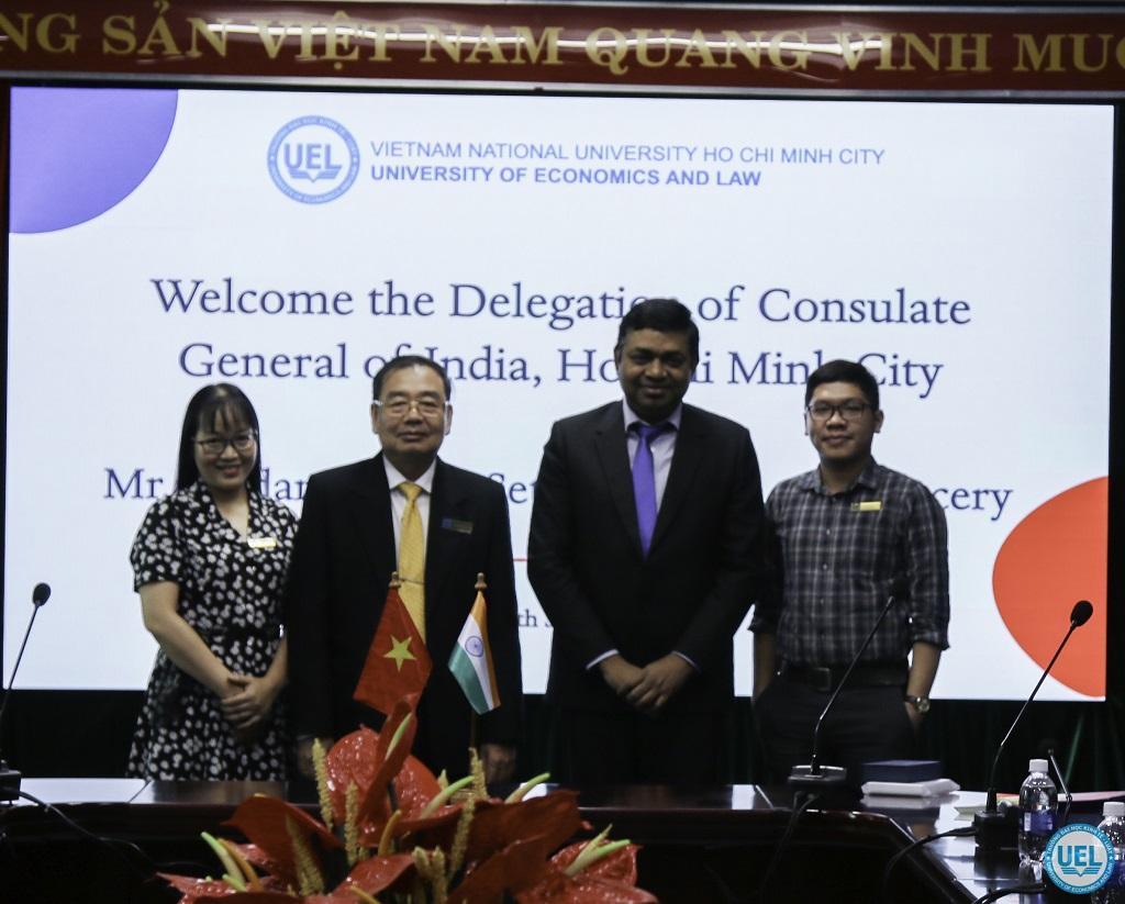 UEL tiếp đón và thảo luận hợp tác với Tổng Lãnh sự Ấn Độ