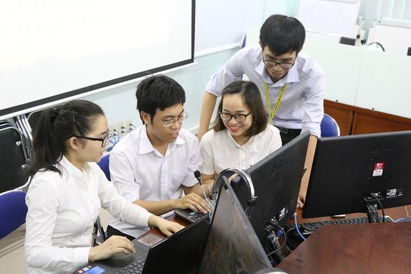 Lớp học 'xuyên biên giới'