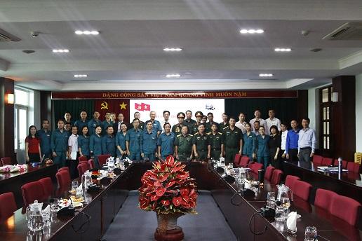 Trường Đại học Kinh tế - Luật tổ chức dâng hương và họp mặt kỷ niệm Ngày Quân đội Nhân dân Việt Nam