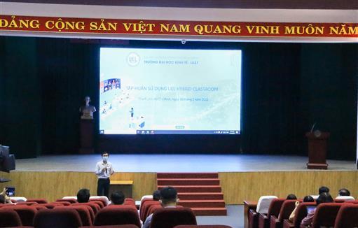 Tập huấn sử dụng Lớp học kết hợp - UEL Hybrid Classroom