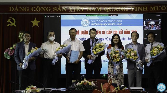 NCS Trương Thế Minh bảo vệ thành công luận án tiến sĩ cấp cơ sở đào tạo ngành Luật Kinh tế