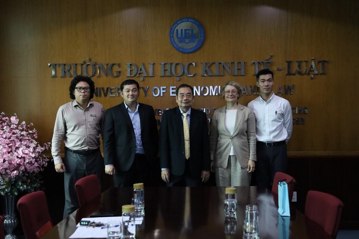 UEL làm việc với đại diện Uỷ ban Chữ Thập đỏ Quốc tế (ICRC)