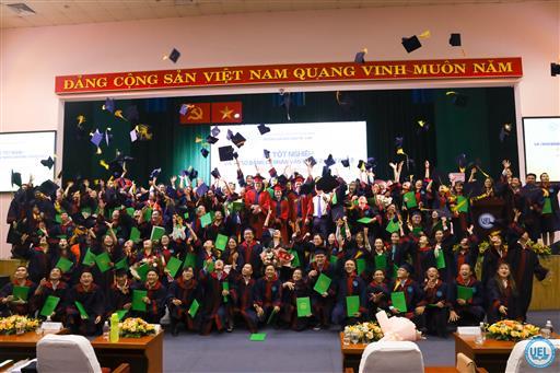 Lễ tốt nghiệp và trao bằng cử nhân văn bằng 2 năm 2022