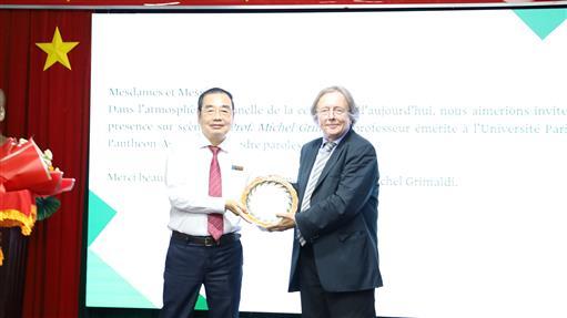 Vinh danh GS. Michel Grimaldi (Trưởng khoa Luật, Đại học Panthéon Assas Paris II)