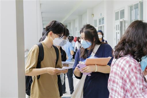 Tân sinh viên K22 hào hứng nhập học