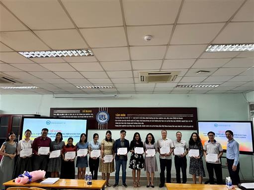 Bế giảng khóa tập huấn thiết kế chương trình đào tạo theo OBE năm 2022