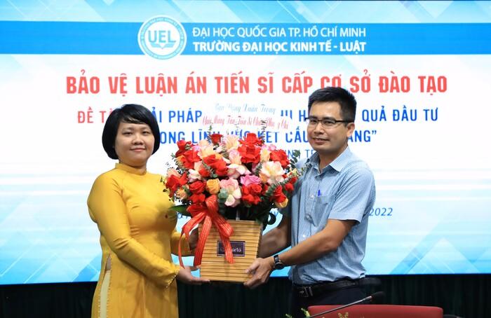 NCS Châu Phụng Chi bảo vệ thành công luận án tiến sĩ ngành Luật Kinh tế