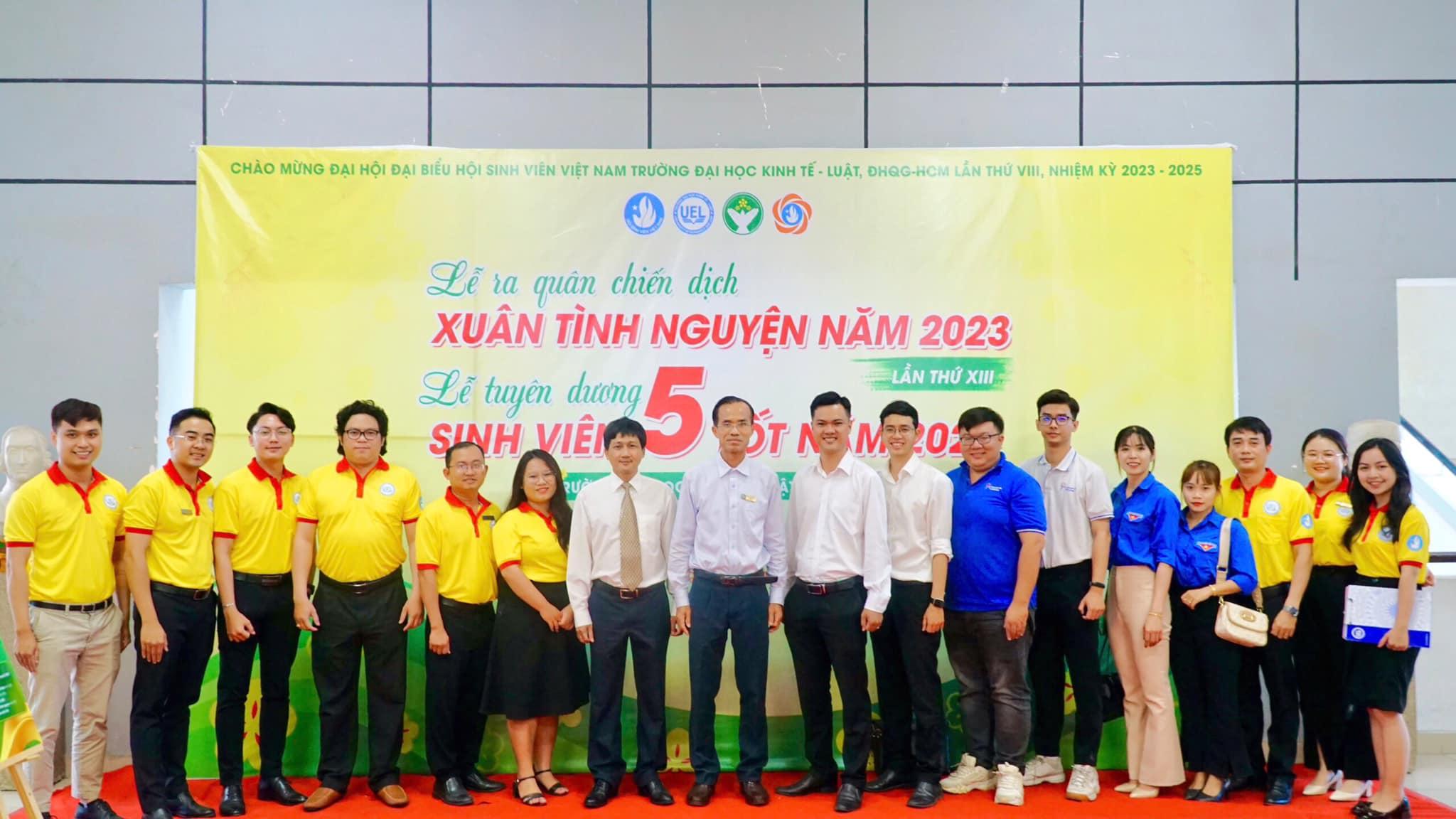Lễ ra quân Chiến dịch Xuân tình nguyện lần thứ XIII năm 2023 và tuyên dương Sinh viên 5 tốt Trường Đại học Kinh tế - Luật