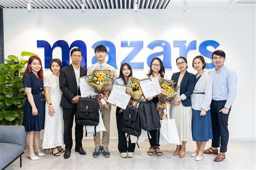 Sinh viên UEL nhận học bổng Bồi dưỡng tài năng trẻ "Mazars & ICAEW Talent Development Program"