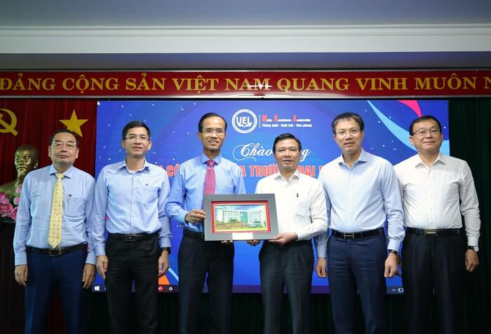 UEL làm việc với đoàn công tác Trường Đại học Luật Hà Nội