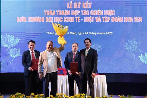 Trường Đại học Kinh tế - Luật và Công ty Cổ phần Tập đoàn Hoa Sen ký kết hợp tác chiến lược