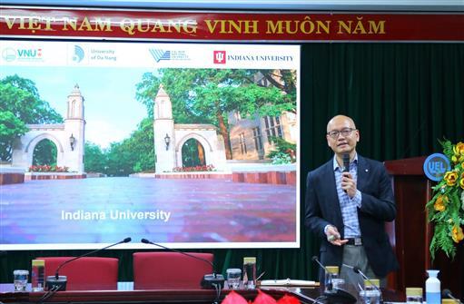 UEL tổ chức tọa đàm "Phát triển và quản trị trường đại học trong kỷ nguyên số"