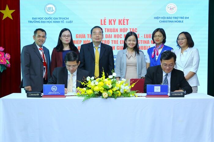 UEL ký kết thỏa thuận hợp tác với Dự án Christina Noble Children's Foundation