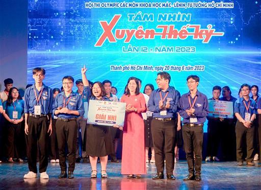 CLB Lý luận trẻ UEL đạt giải Nhì Hội thi "Tầm nhìn xuyên thế kỷ"