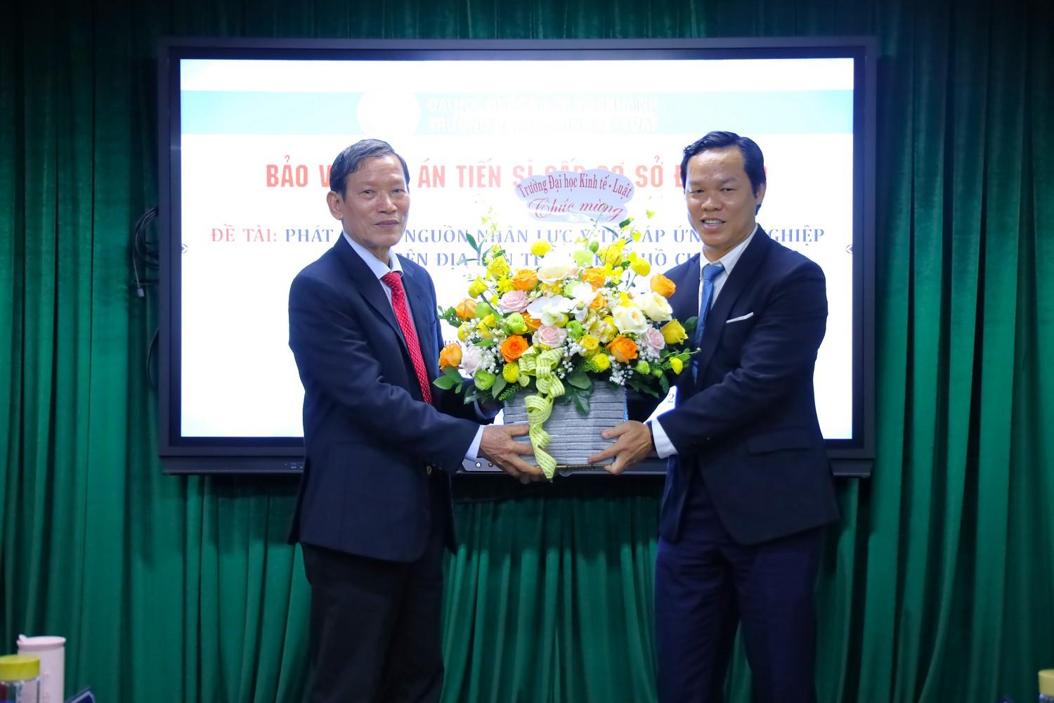 NCS Phạm Ngọc Nam bảo vệ thành công luận án tiến sĩ ngành Kinh tế chính trị