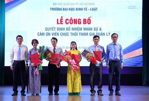 Lễ công bố và trao quyết định về công tác nhân sự và cảm ơn viên chức thôi giữ chức vụ quản lý