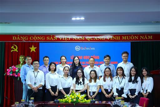 Ngân hàng BIDV và Quỹ Phát triển châu Á trao học bổng cho sinh viên UEL